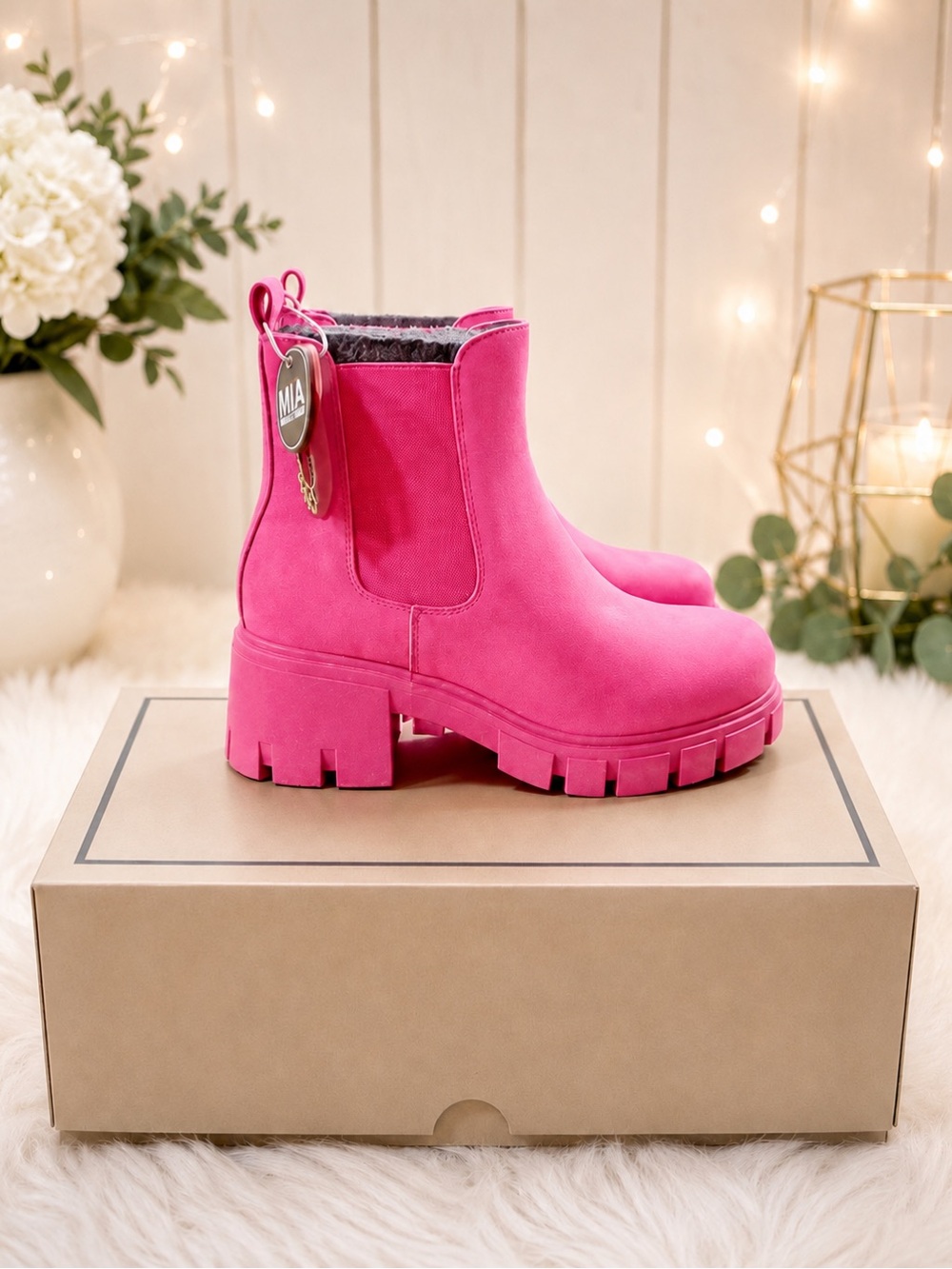 Brand New Mia Hot Pink Platform Lug Chelsea Boots Women’s Size 7 With Box